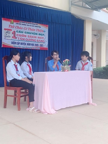 Chị Trần Phạm Thị Phương Thảo - Chủ tịch Hội đồng Đội đang chia sẻ về ý nghĩa, nội dung về chuyên đề