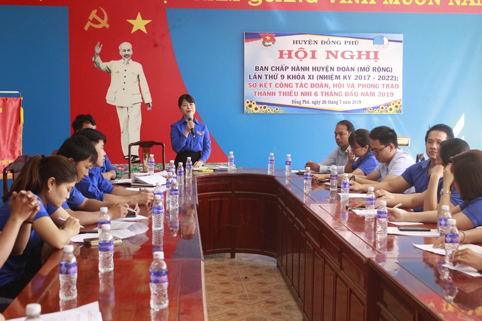 Đ/c Nguyễn Thị Thu Hà - Bí thư Huyện đoàn phát biểu tại Hội nghị