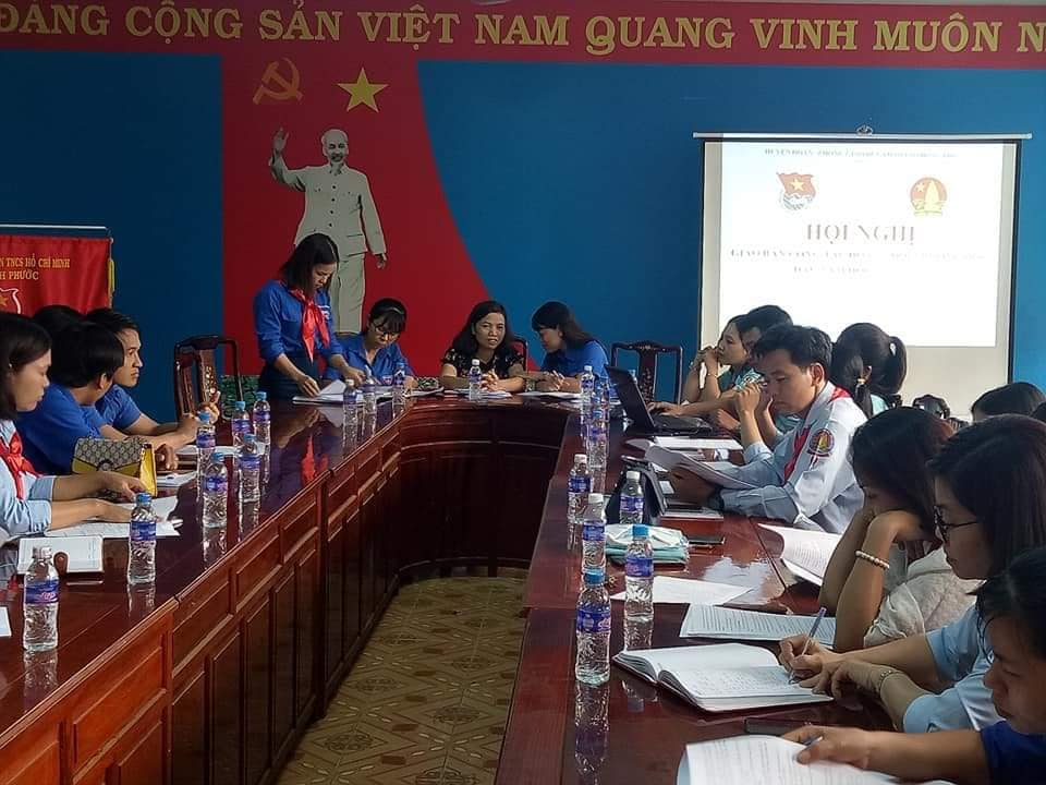 Đ/c Nguyễn Thị Thảo - PCT HĐĐ huyện triển khai một số nội dung tại Hội nghị